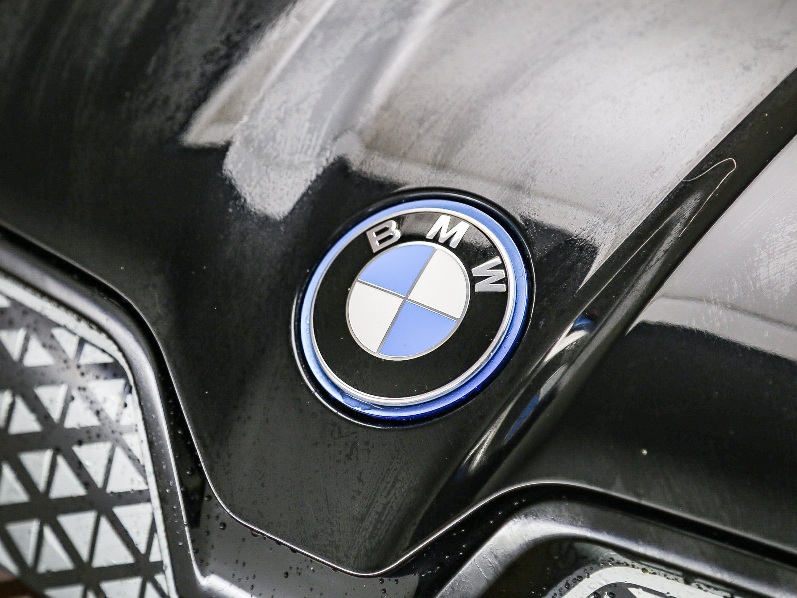Used 2023 BMW iX xDrive50 w/ Premium Package AWD/4WD image 9