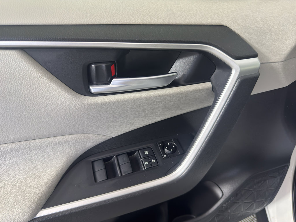 Used 2020 Toyota RAV4 XLE w/ Convenience Package image 15