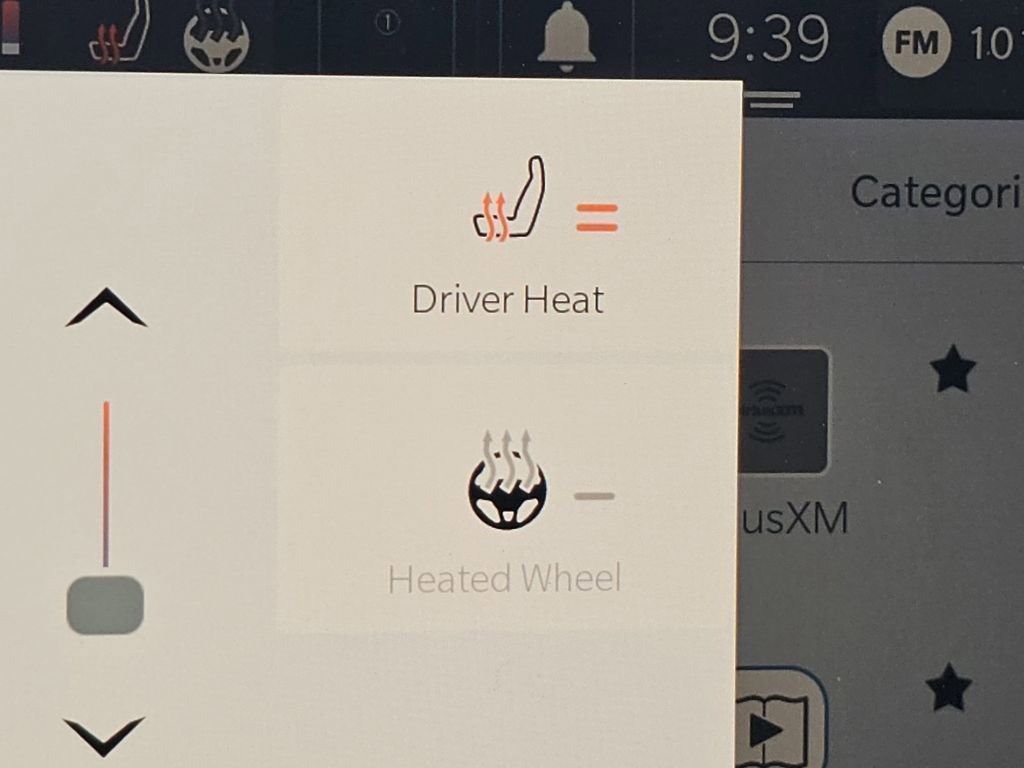 Used 2023 Chrysler Voyager LX image 12