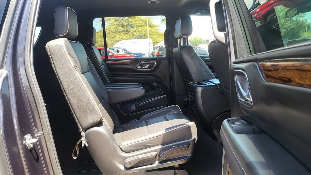 Used 2023 Chevrolet Suburban Premier AWD/4WD image 19