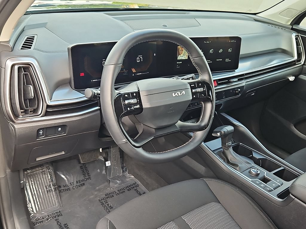 Certified 2026 Kia Sorento LX FWD image 26