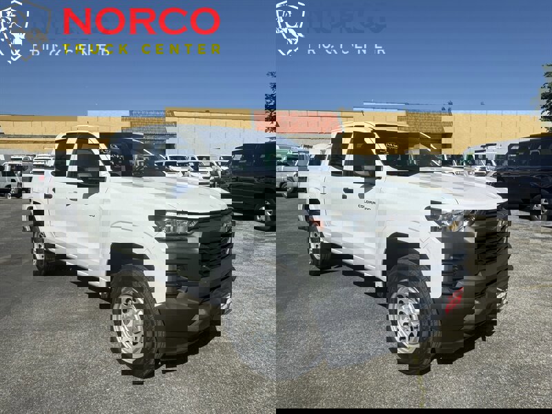 Used 2023 Chevrolet Colorado W/T image 2