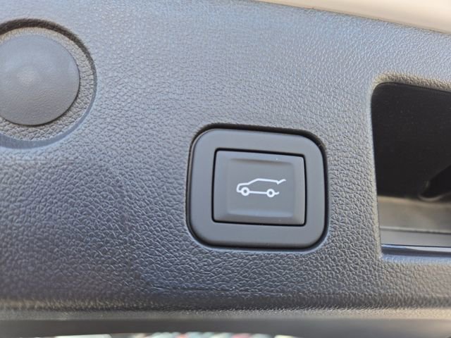 New 2026 Chevrolet Equinox LT w/ Convenience Package II FWD image 17