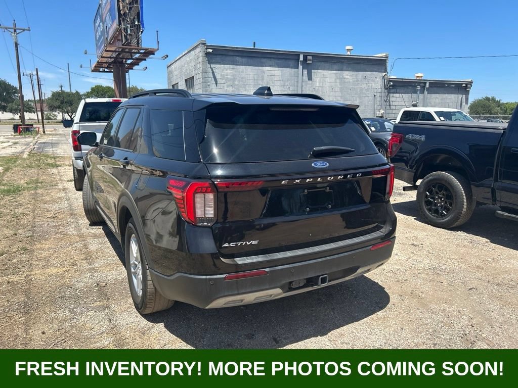 Used 2025 Ford Explorer Active w/ Active Comfort Package RWD image 4