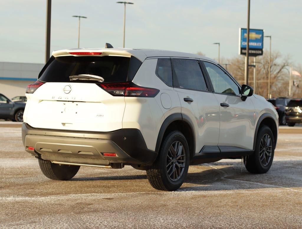 Used 2023 Nissan Rogue S image 7