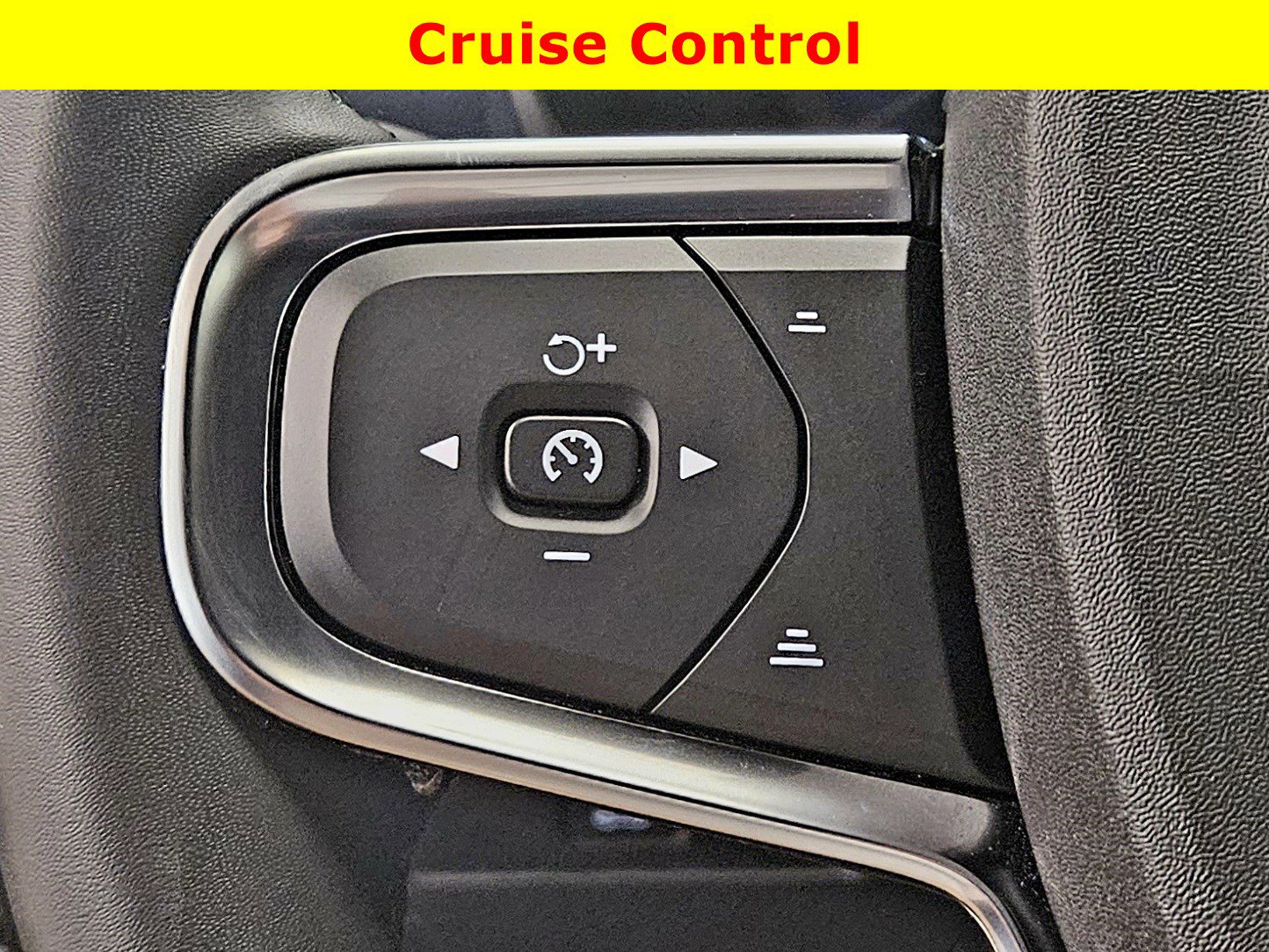 Used 2023 Volvo XC40 Recharge Ultimate image 34