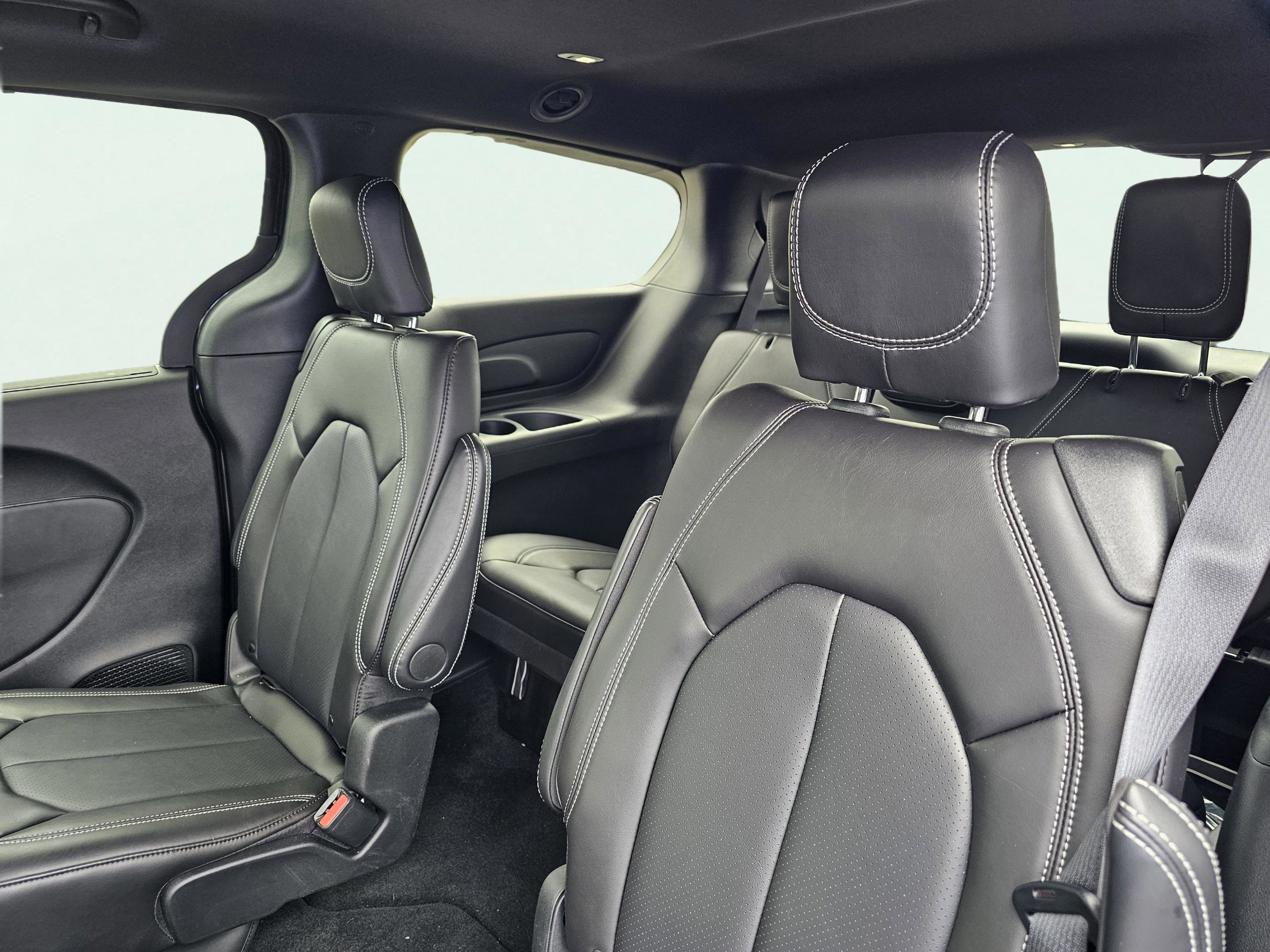 New 2026 Chrysler Pacifica Select w/ S Appearance Package image 32