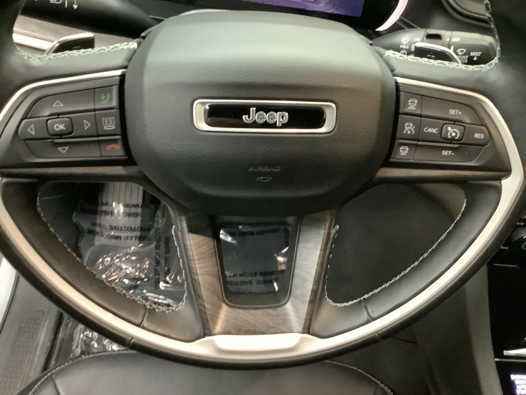 Used 2021 Jeep Grand Cherokee L Limited AWD/4WD image 15