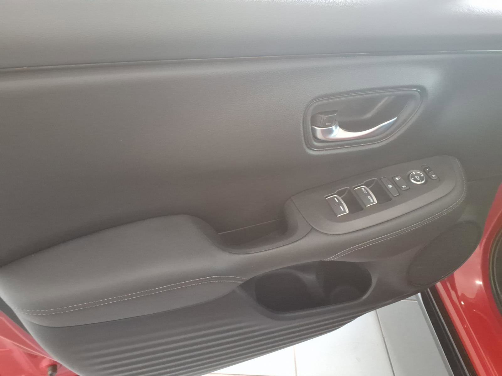 Certified 2024 Honda HR-V EX-L image 12