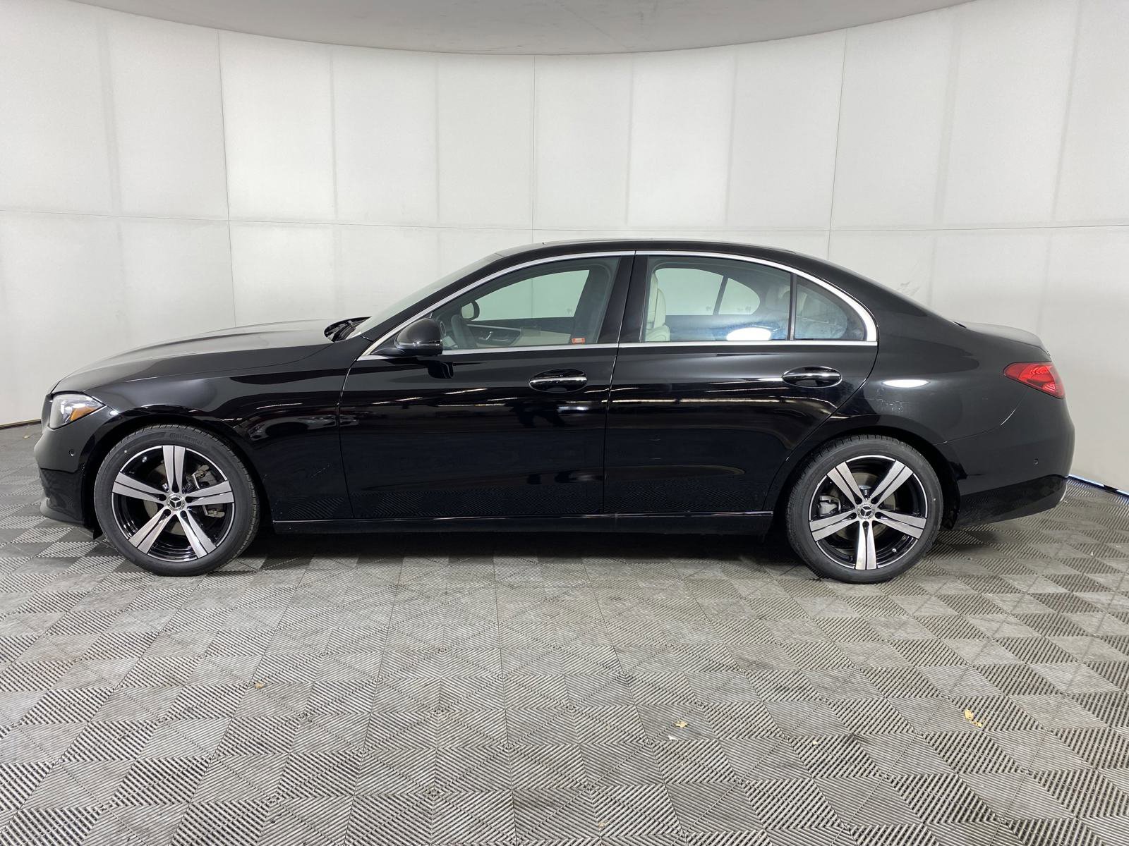 Certified 2025 Mercedes-Benz C 300 4MATIC Sedan image 4