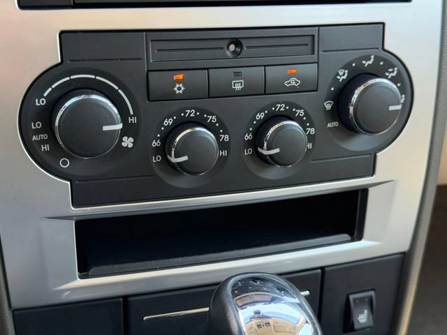 Used 2010 Chrysler 300 C RWD image 23