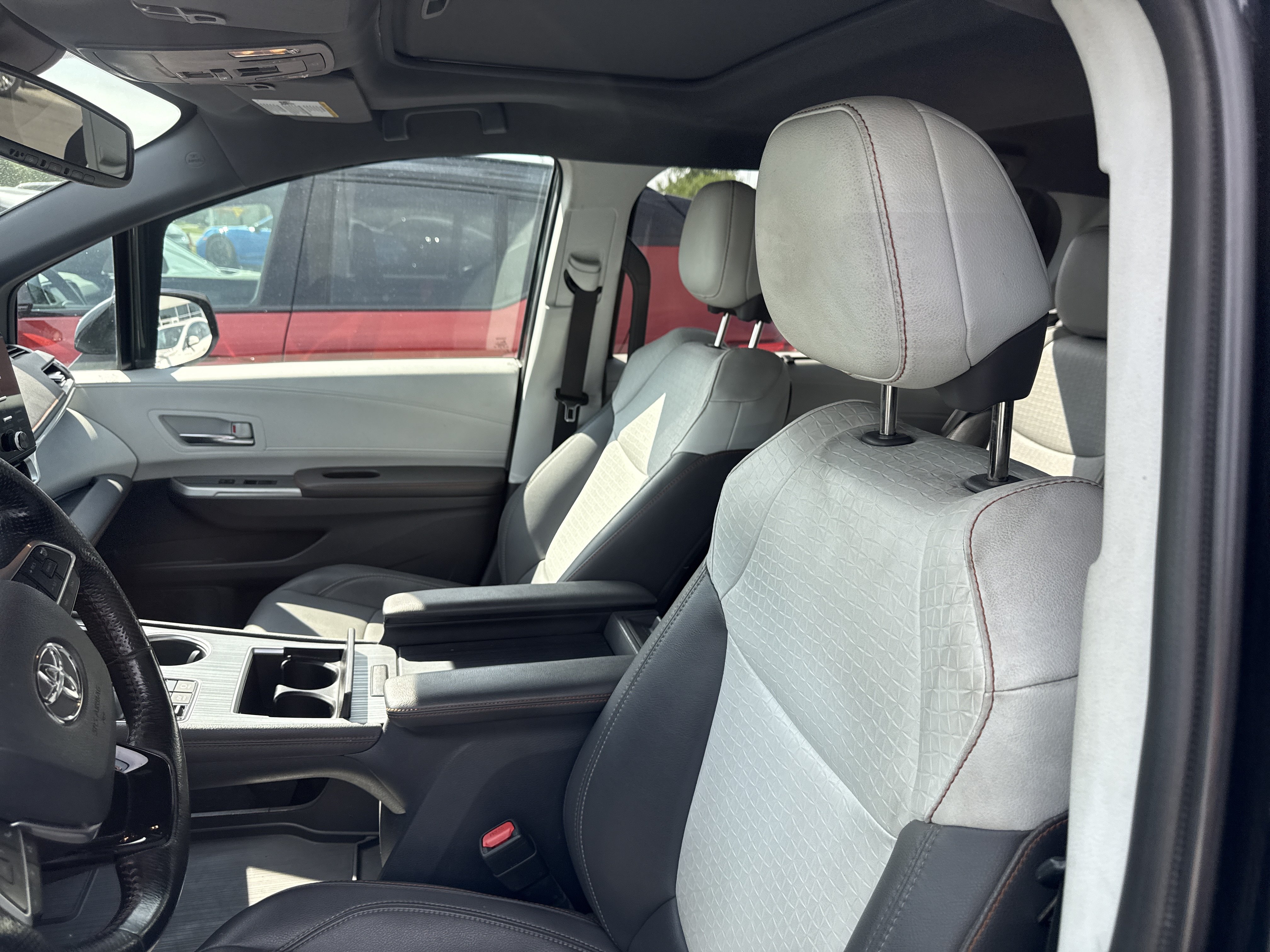 Used 2021 Toyota Sienna XSE AWD/4WD image 7