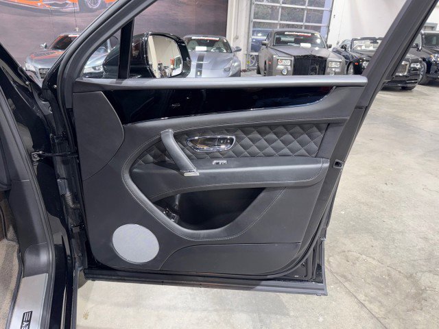 Used 2017 Bentley Bentayga image 70