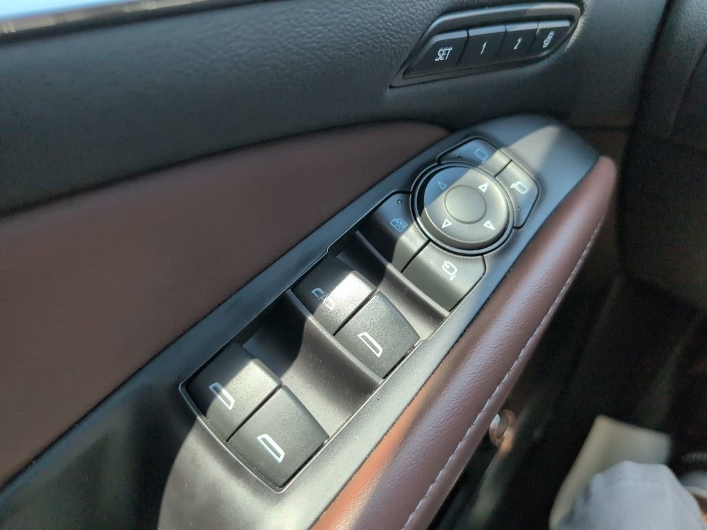 Used 2020 Buick Enclave Avenir w/ Avenir Technology Package AWD/4WD image 24