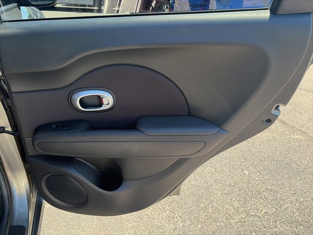 Used 2016 Kia Soul FWD image 22