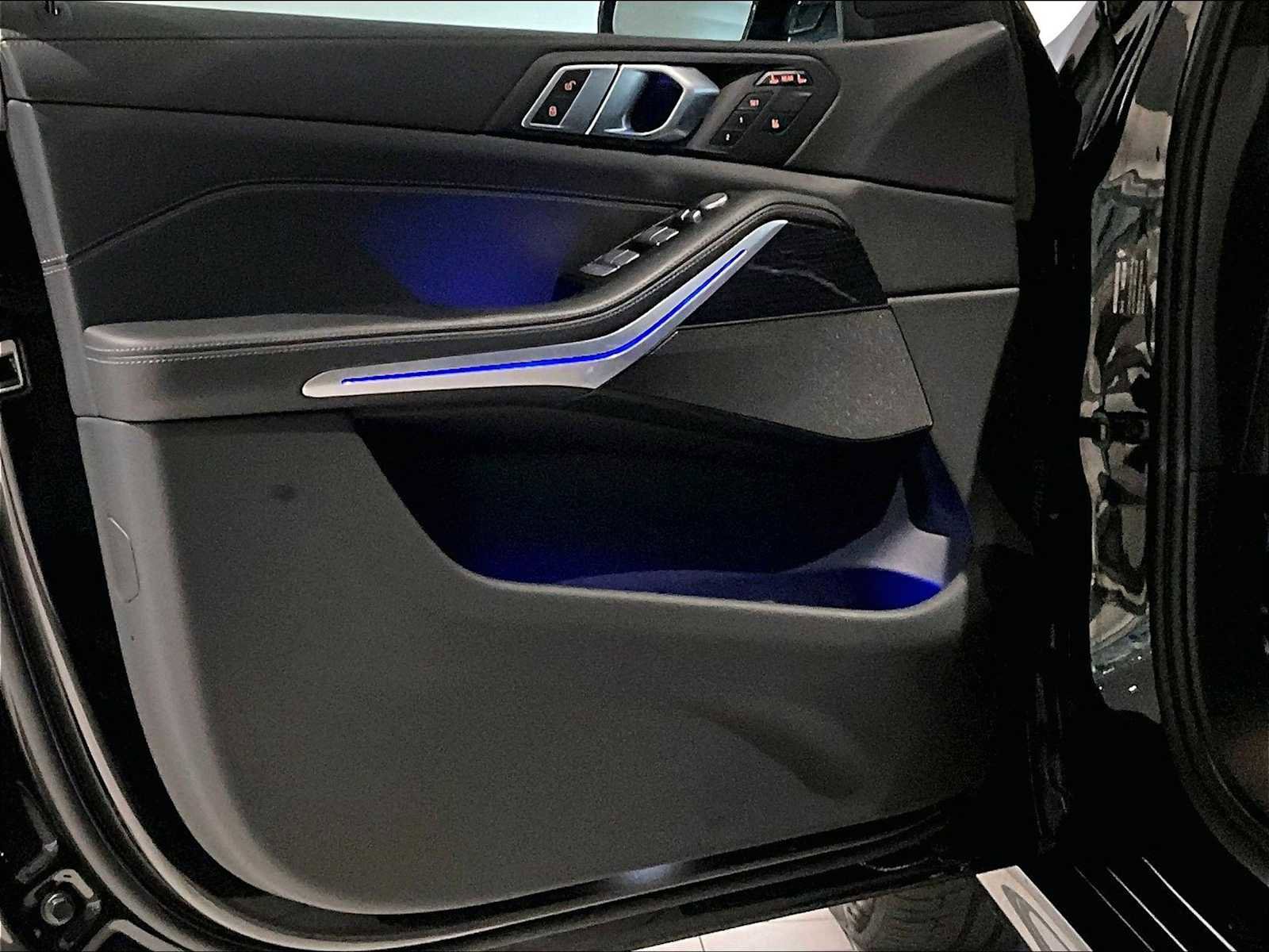 Used 2024 BMW X7 xDrive40i w/ M Sport Package image 26