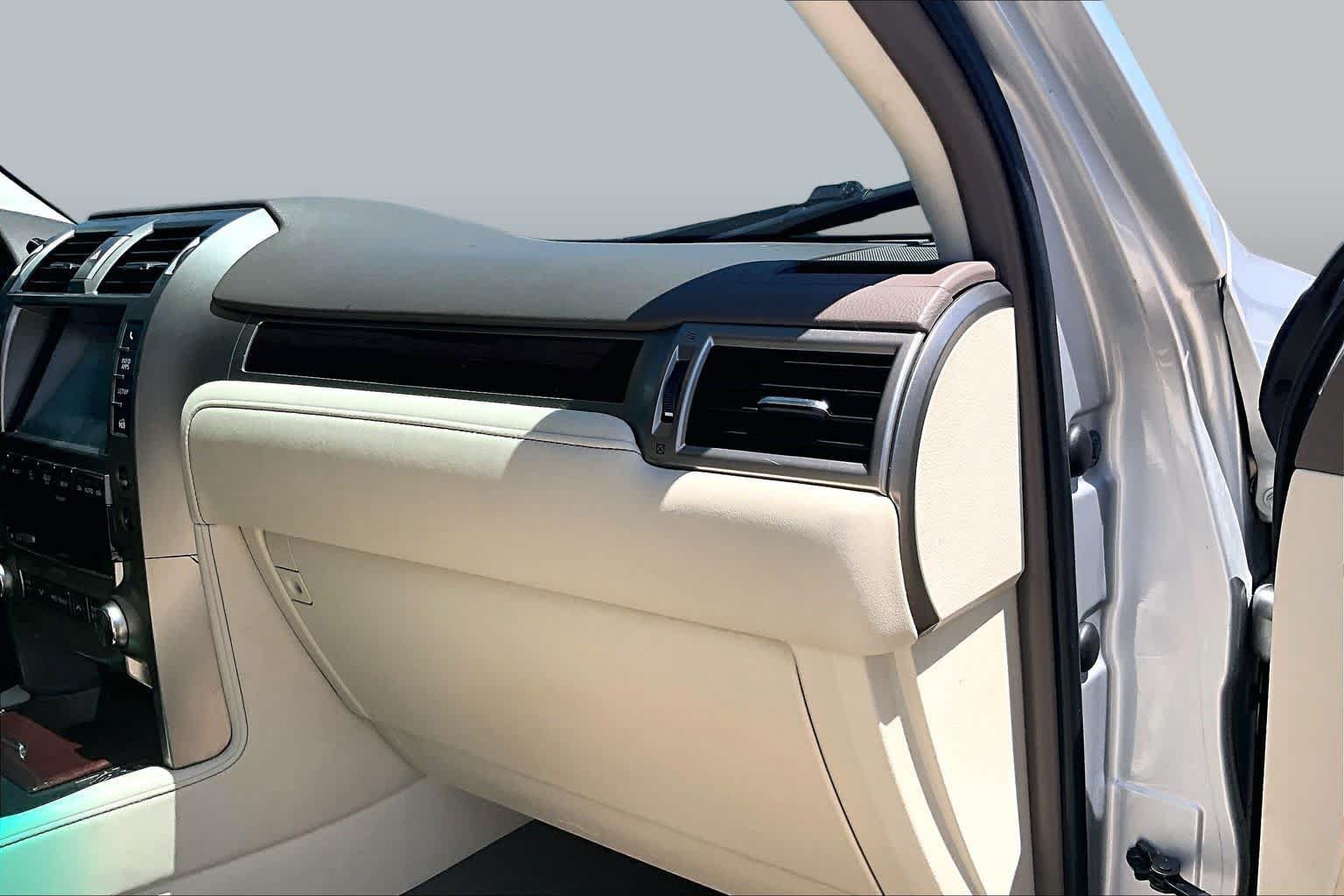 Used 2015 Lexus GX 460 w/ Premium Package AWD/4WD image 17