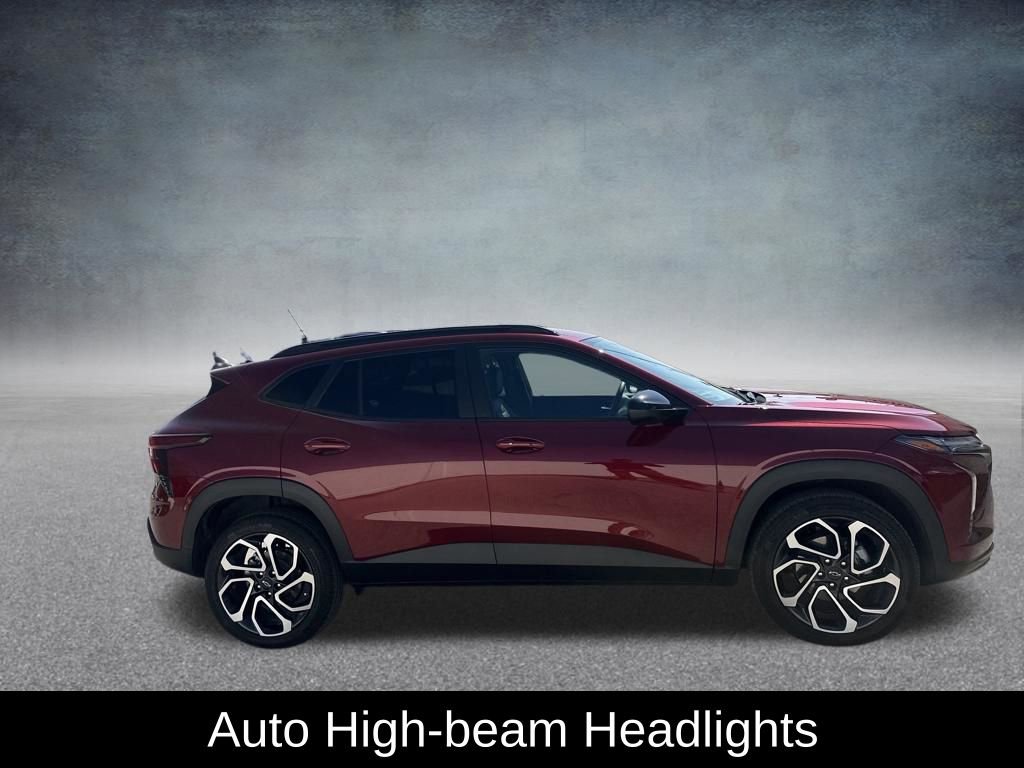 Used 2025 Chevrolet Trax RS w/ Driver Confidence Package image 7