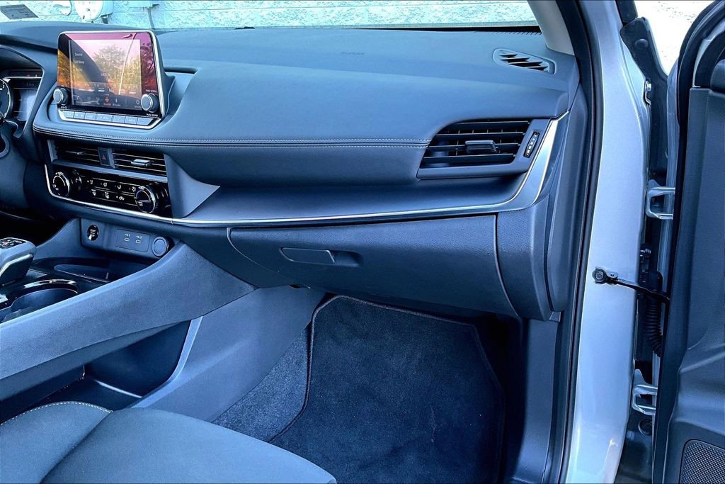 Certified 2025 Nissan Rogue S image 16