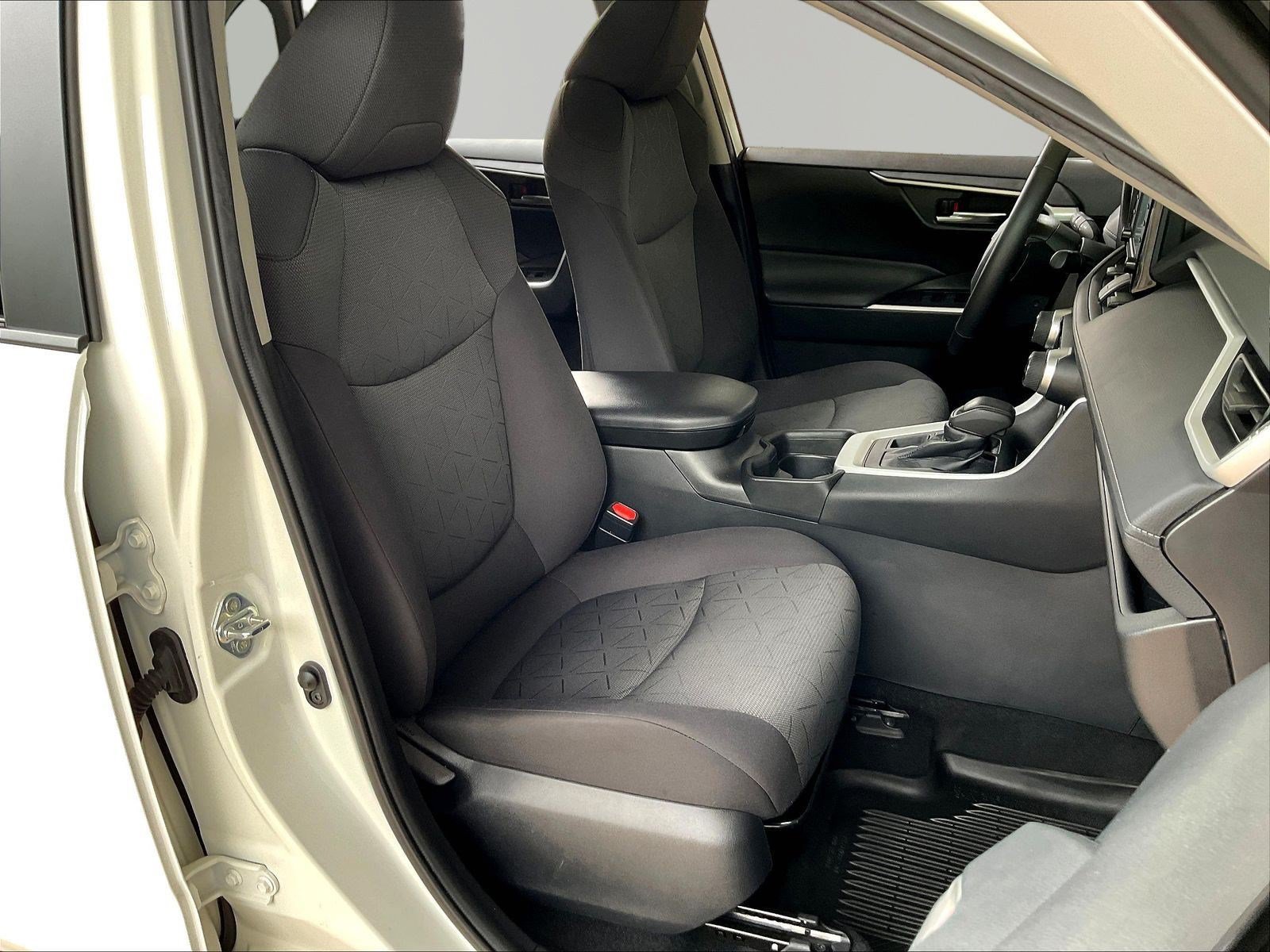 Used 2021 Toyota RAV4 XLE w/ Convenience Package AWD/4WD image 29