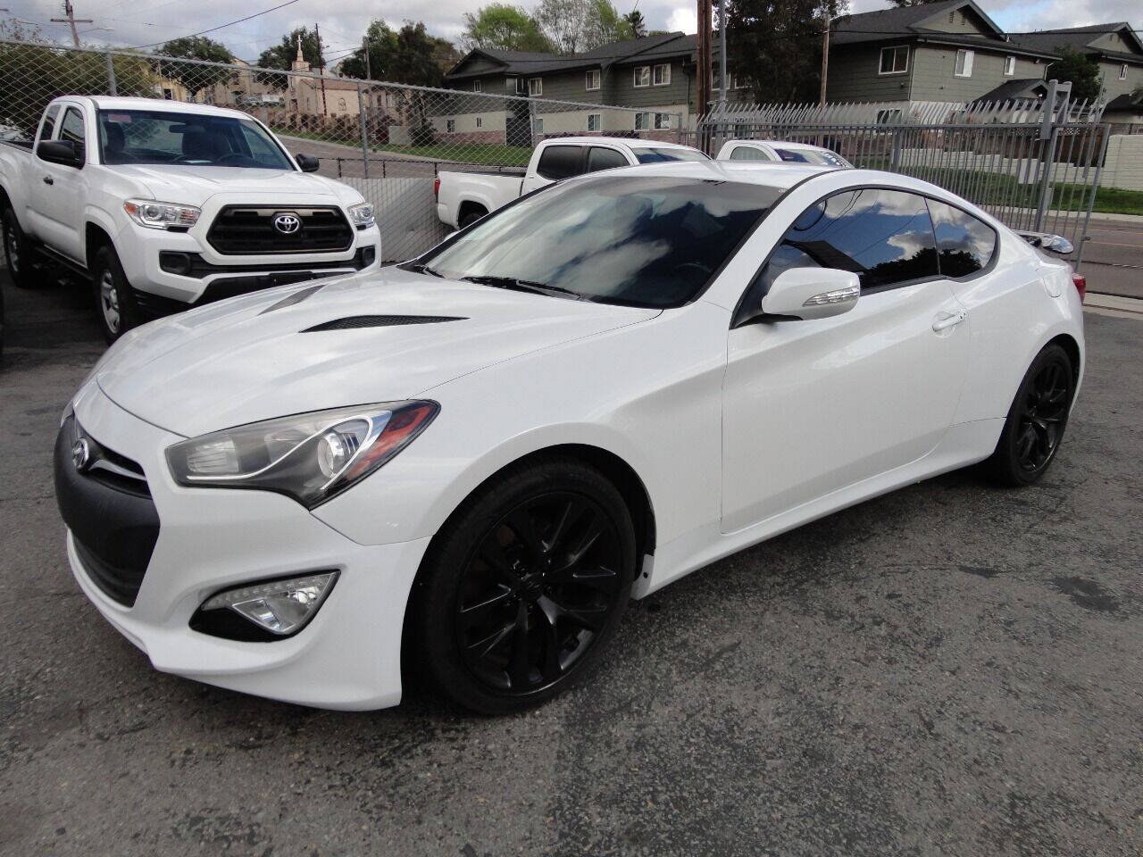 Used 2016 Hyundai Genesis 3.8 RWD image 3
