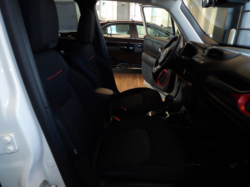 Used 2023 Jeep Renegade Trailhawk AWD/4WD image 14