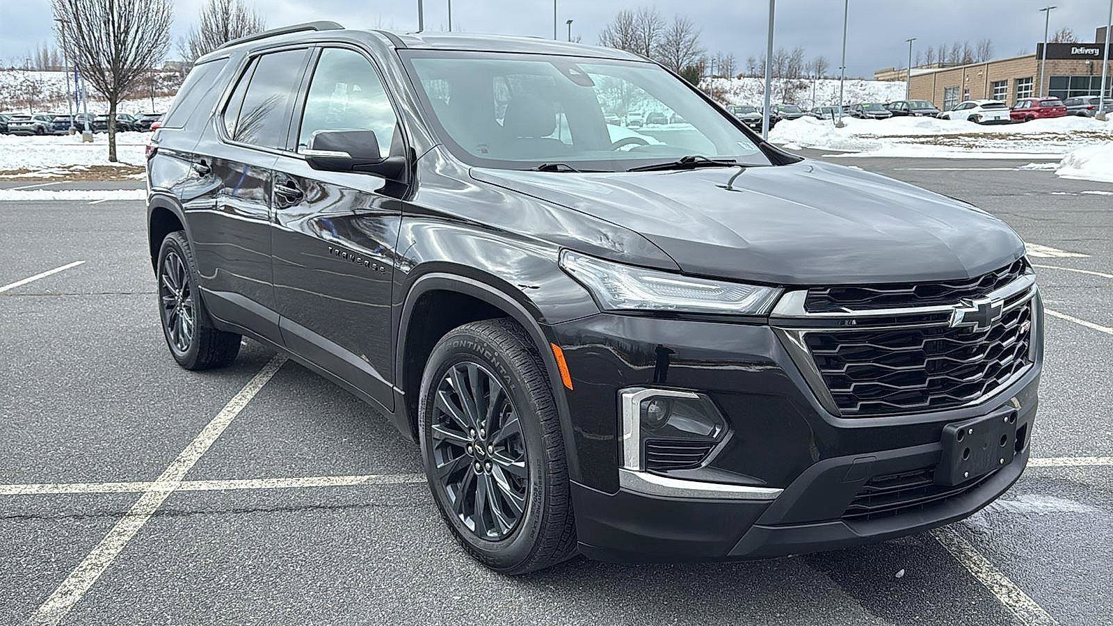 Used 2023 Chevrolet Traverse RS w/ LPO, Cargo Package AWD/4WD image 1