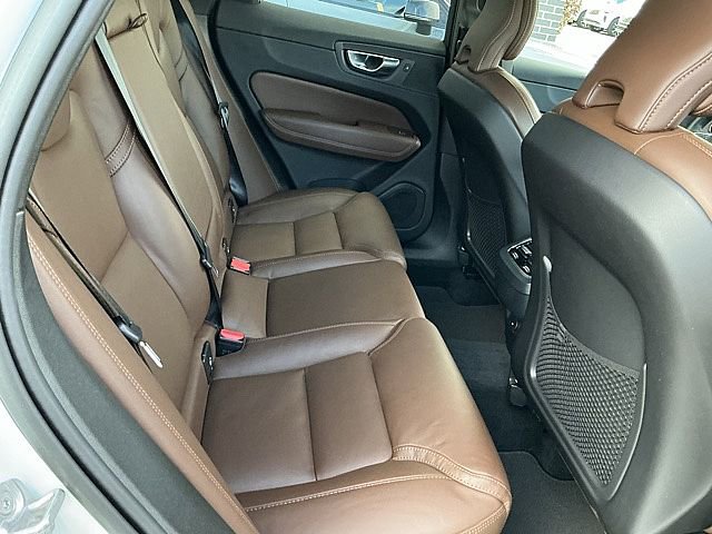 Used 2023 Volvo XC60 B5 Ultimate w/ Climate Package image 19