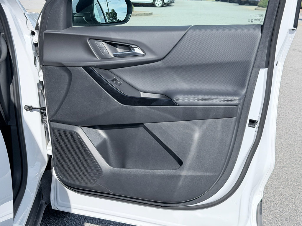 Used 2026 Chevrolet Equinox LT w/ Convenience Package II FWD image 28