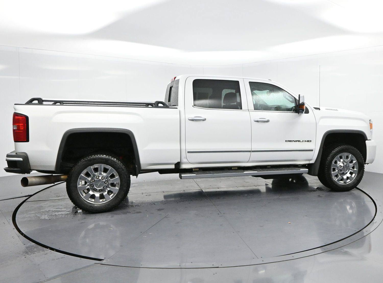 Used 2019 GMC Sierra 2500 Denali w/ Duramax Plus Package AWD/4WD image 8