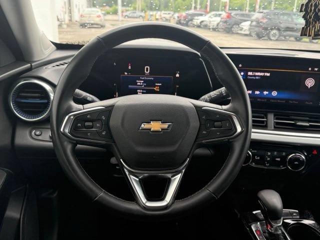 Used 2024 Chevrolet Trax LT w/ Driver Confidence Package FWD image 19