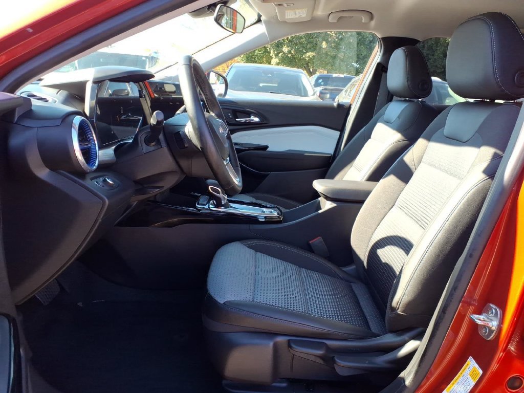 Used 2024 Chevrolet Trax LT w/ Driver Confidence Package FWD image 15