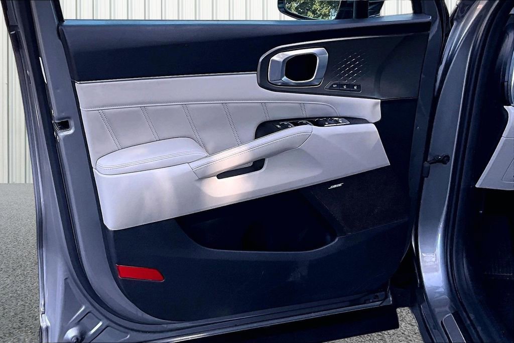 Used 2023 Kia Sorento SX Prestige w/ Panoramic Sunroof Package image 17