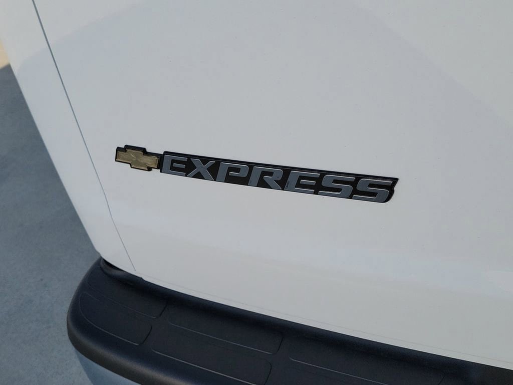 New 2026 Chevrolet Express 3500 Extended RWD image 16