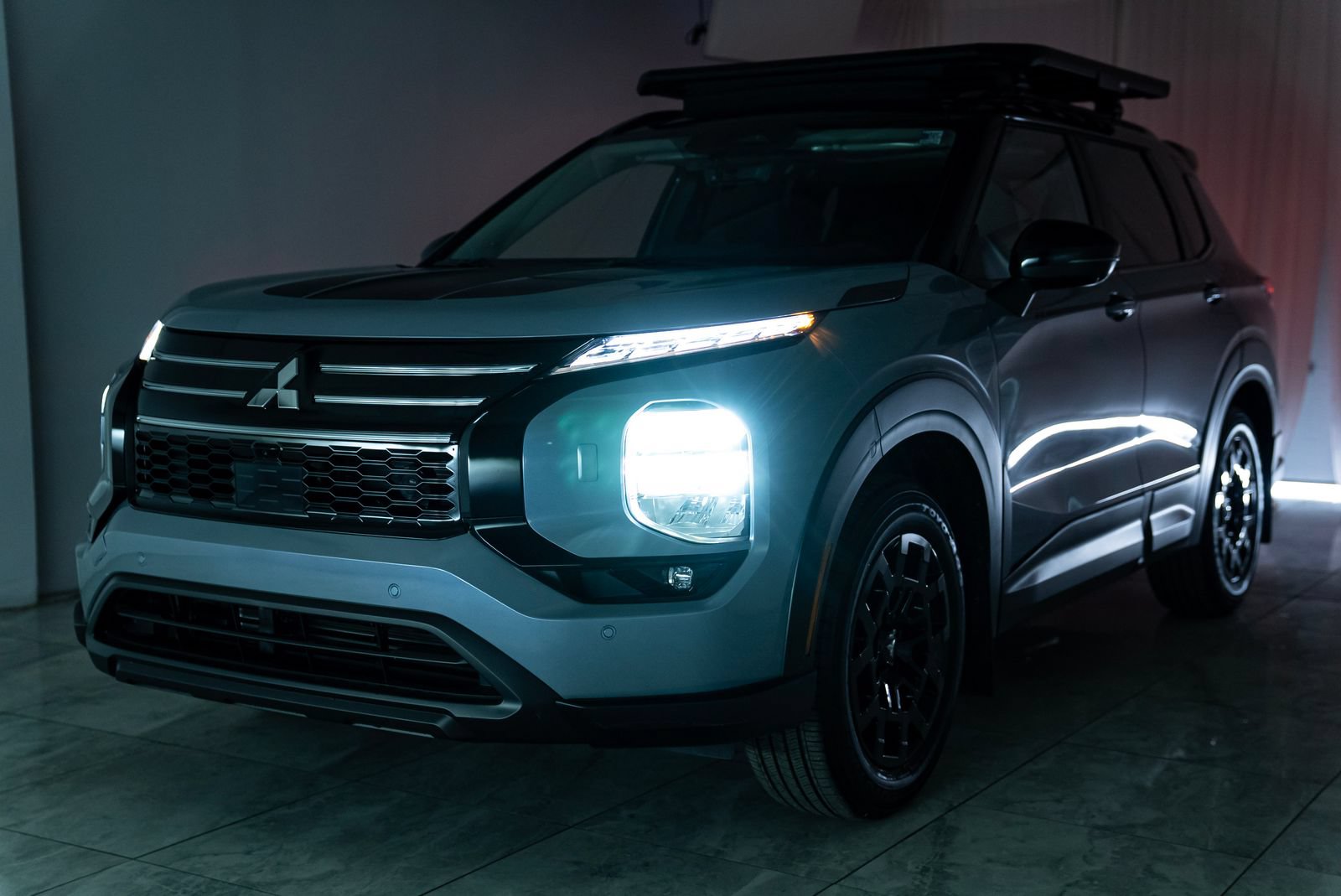 Used 2025 Mitsubishi Outlander AWD image 24