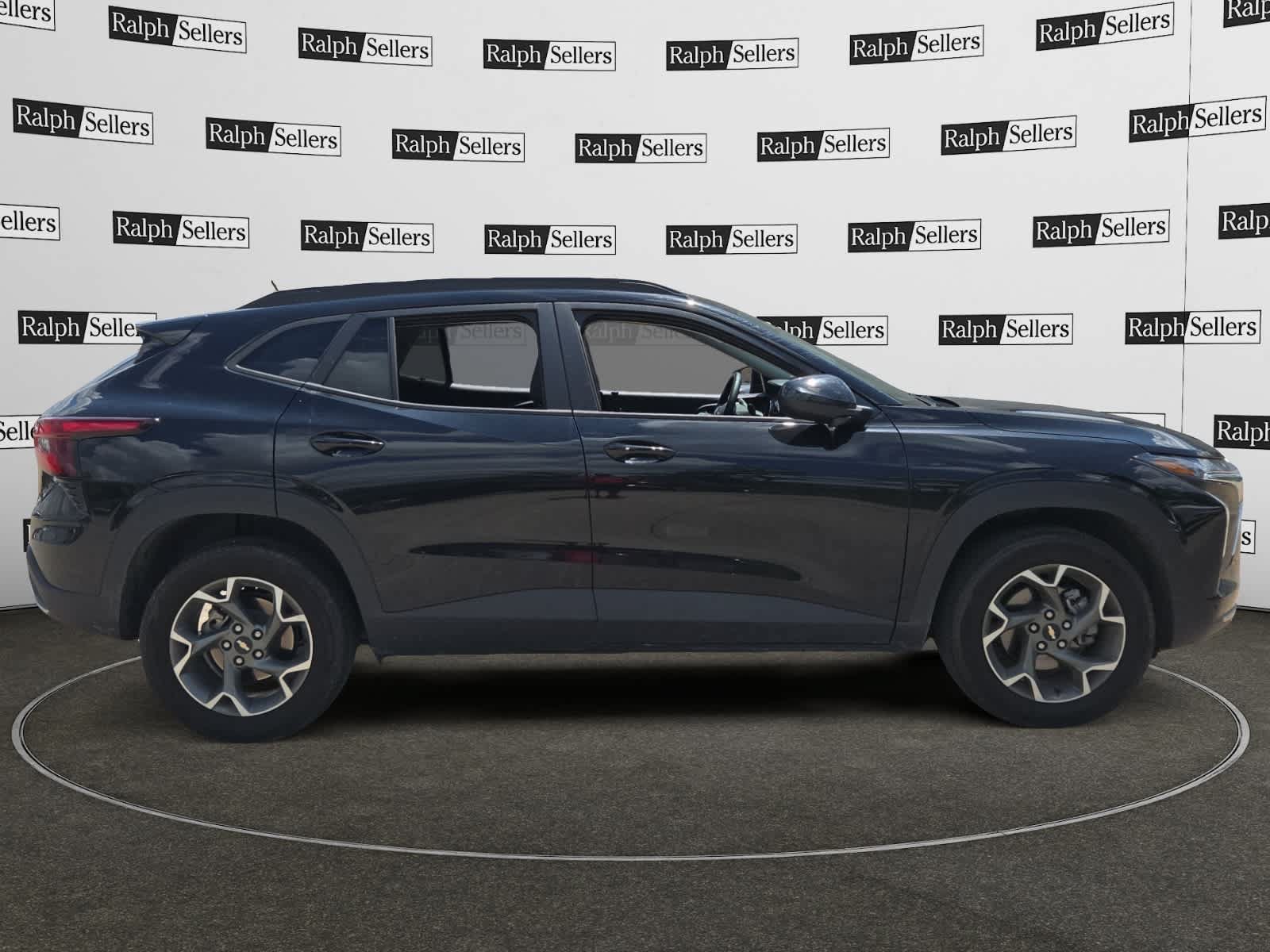 Used 2025 Chevrolet Trax LT w/ LT Convenience Package FWD image 7