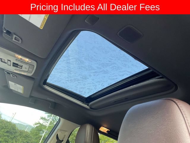 Used 2023 Toyota Sienna Platinum AWD/4WD image 25