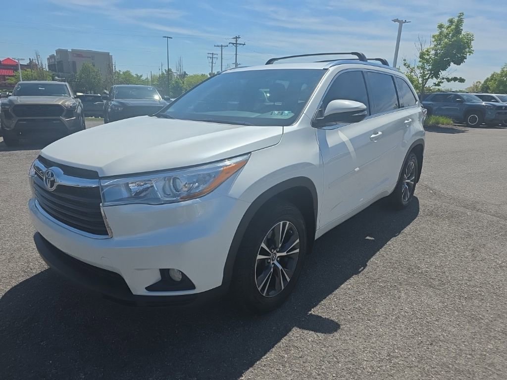 Used 2016 Toyota Highlander XLE AWD/4WD image 3