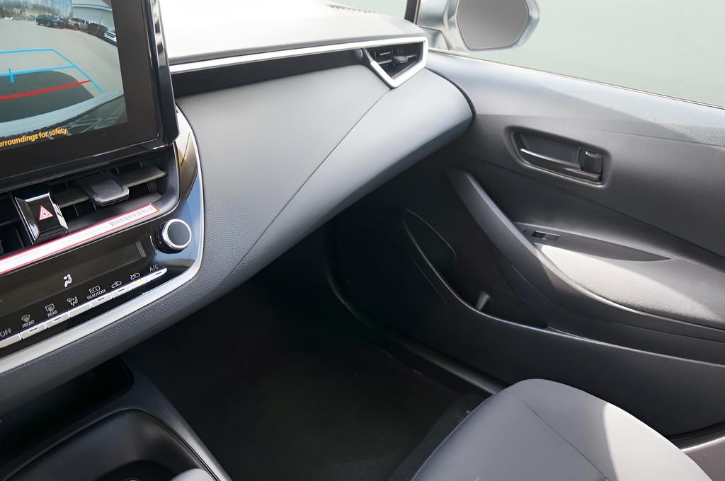 Used 2025 Toyota Corolla LE image 26