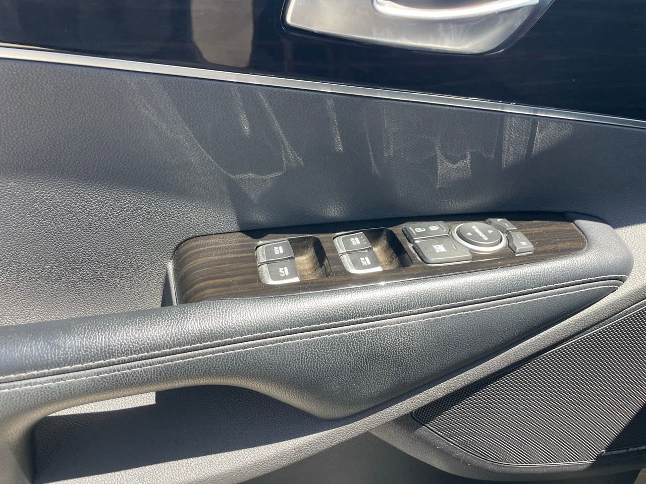 Used 2019 Kia Sorento EX w/ EX Touring Package image 6