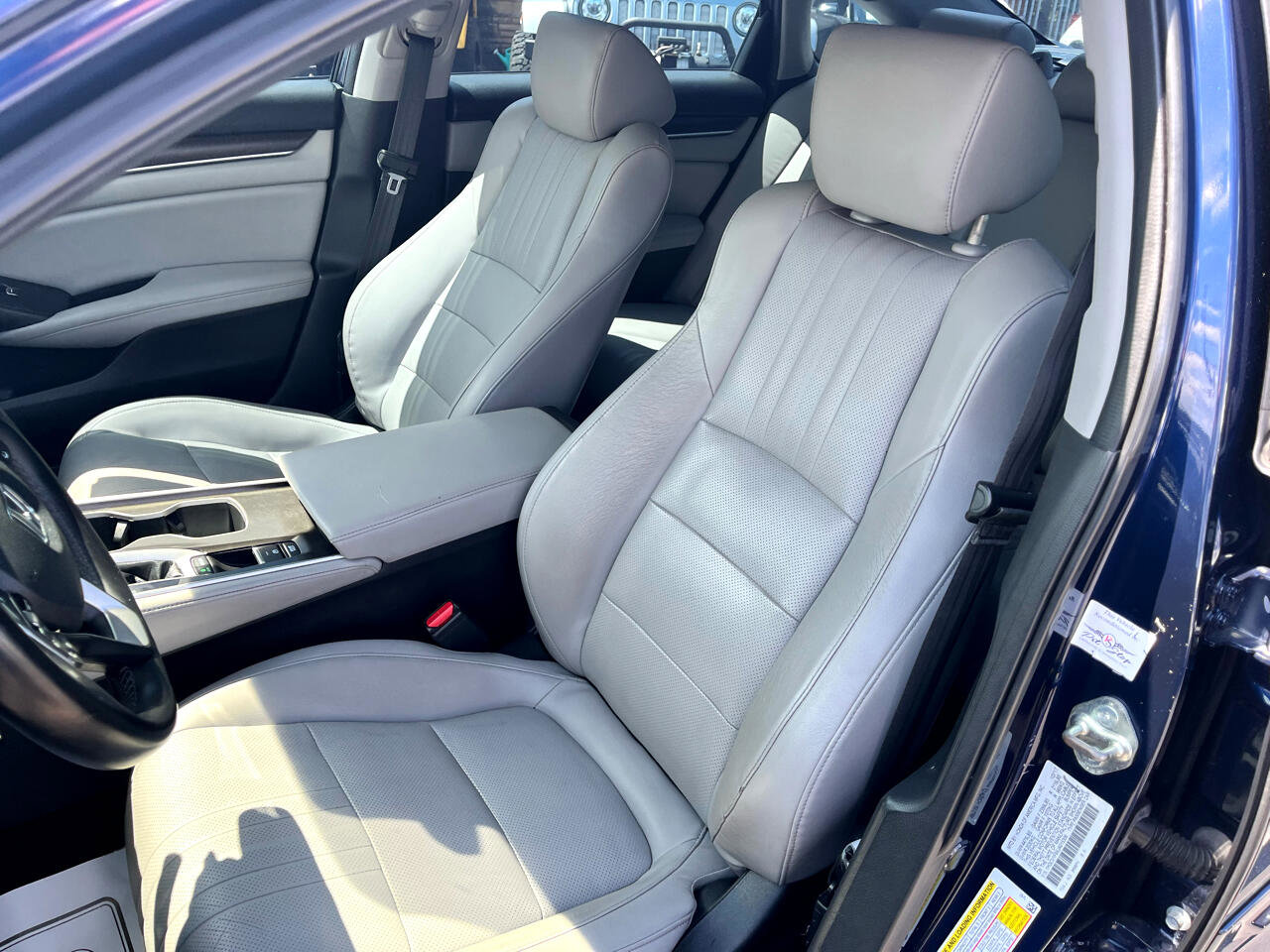 Used 2018 Honda Accord Touring image 11