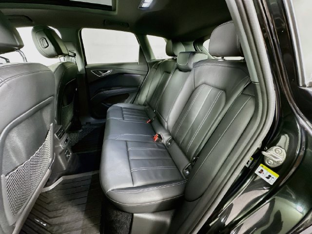Used 2022 Audi Q4 e-tron Premium Plus AWD/4WD image 25