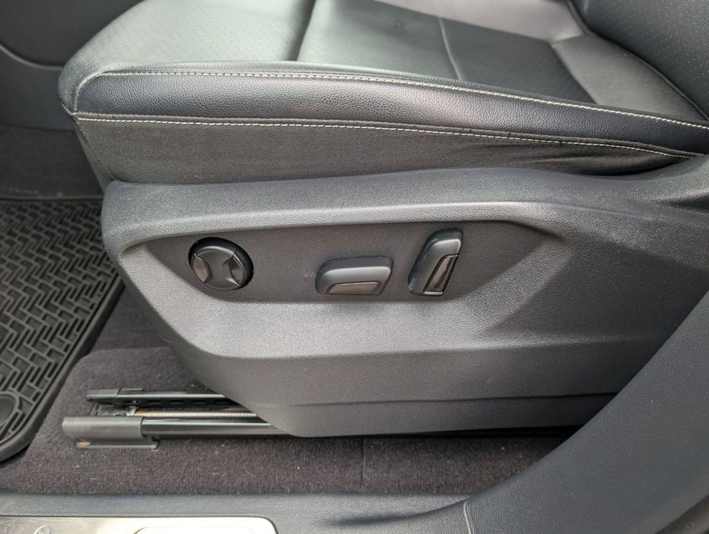 Used 2021 Volkswagen Atlas SE image 19