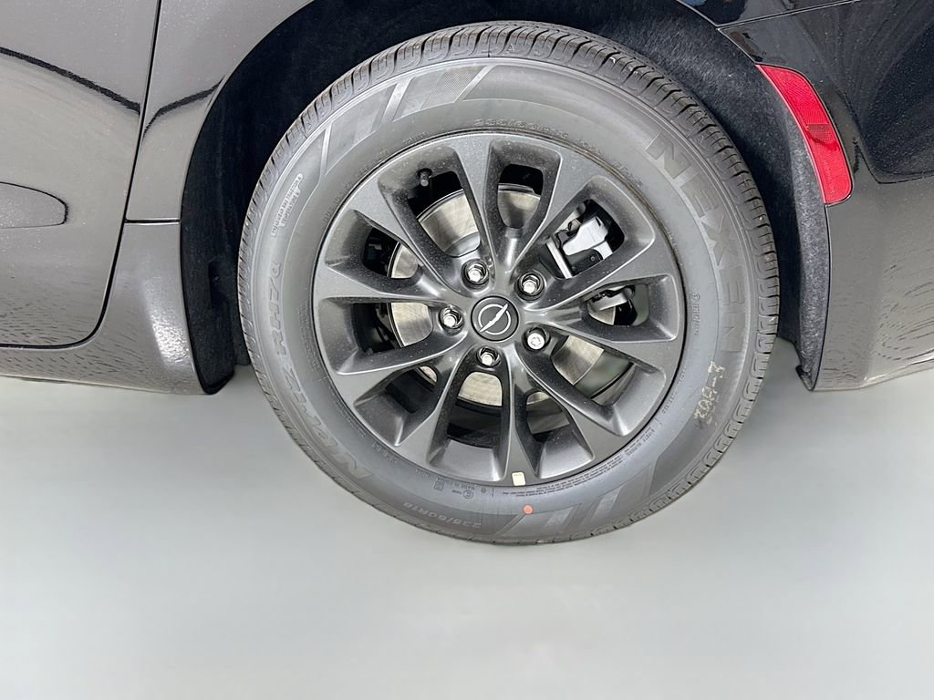 New 2025 Chrysler Pacifica Select w/ Fav Edition Package FWD image 27