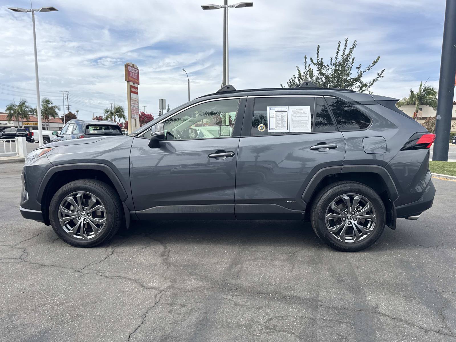 Used 2022 Toyota RAV4 XLE Premium AWD/4WD image 8