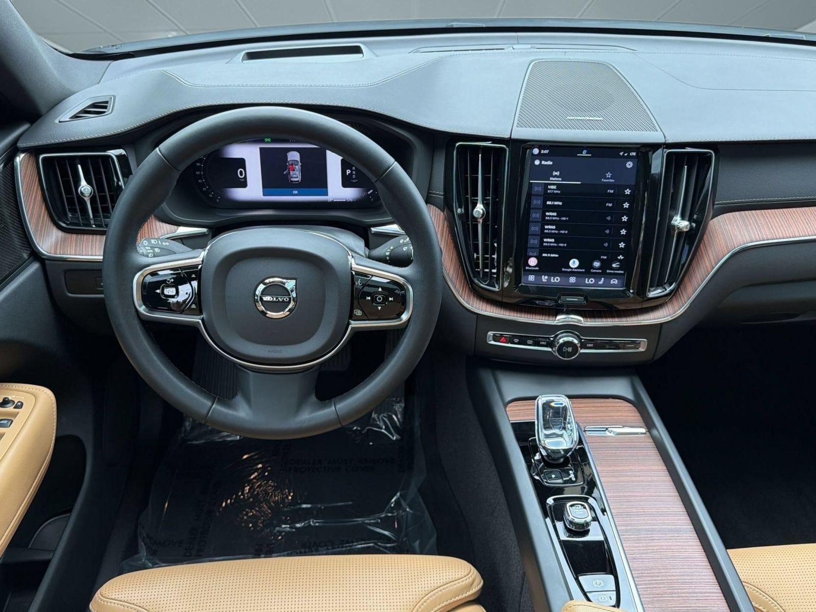 Certified 2024 Volvo XC60 B5 Ultimate w/ Protection Package Premier AWD/4WD image 28