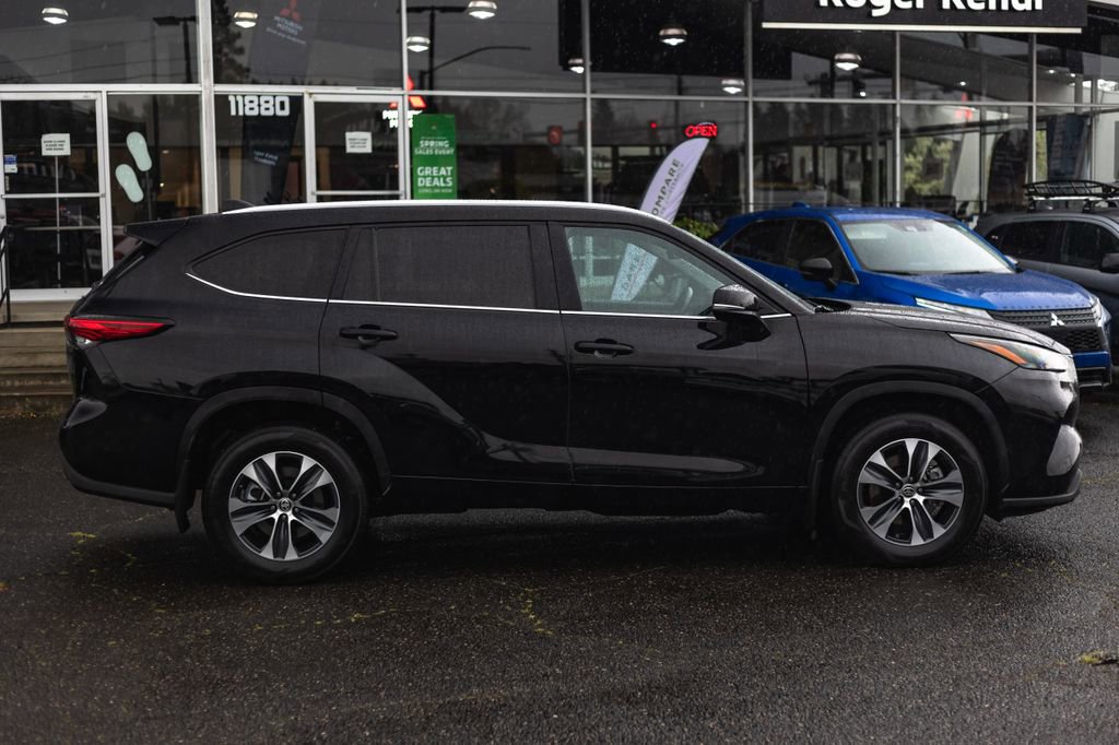 Used 2023 Toyota Highlander XLE image 9