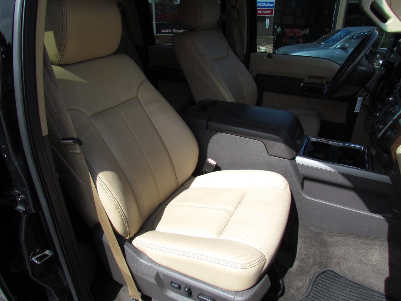 Used 2016 Ford F250 Lariat w/ Lariat Interior Package image 17