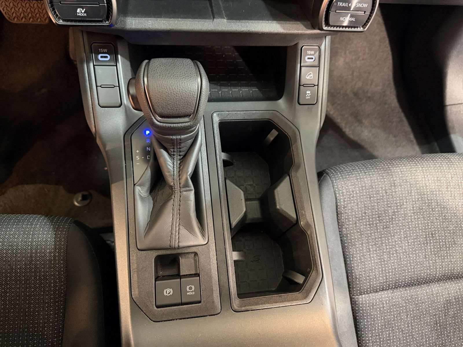 Used 2026 Toyota RAV4 LE AWD/4WD image 40