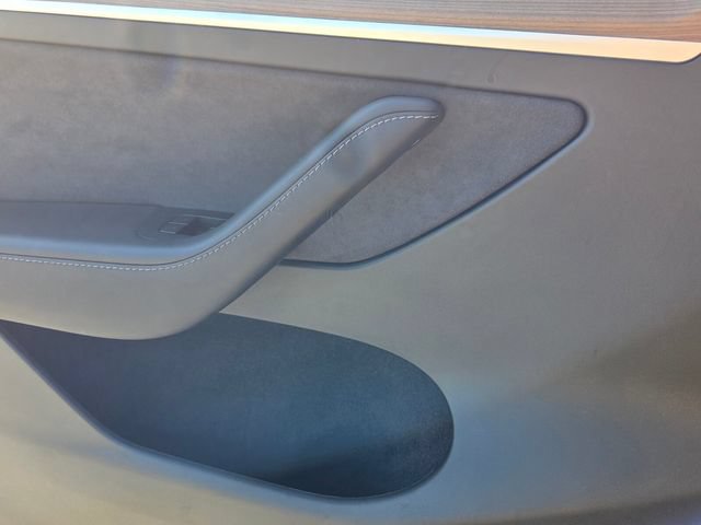 Used 2024 Tesla Model Y Long Range RWD image 29